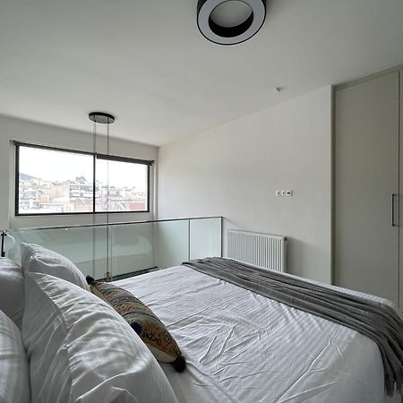 Gleaming Apartments Near Athens Metro Mall Bagian luar foto