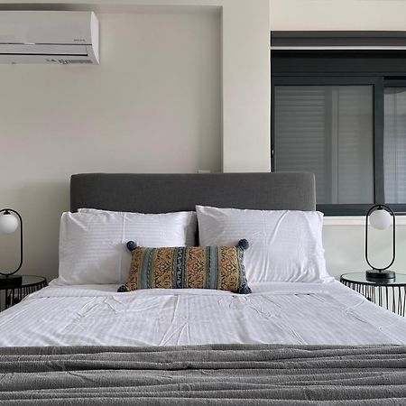 Gleaming Apartments Near Athens Metro Mall Bagian luar foto