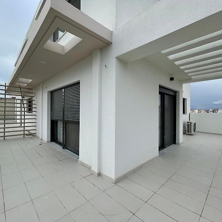 Gleaming Apartments Near Athens Metro Mall Bagian luar foto