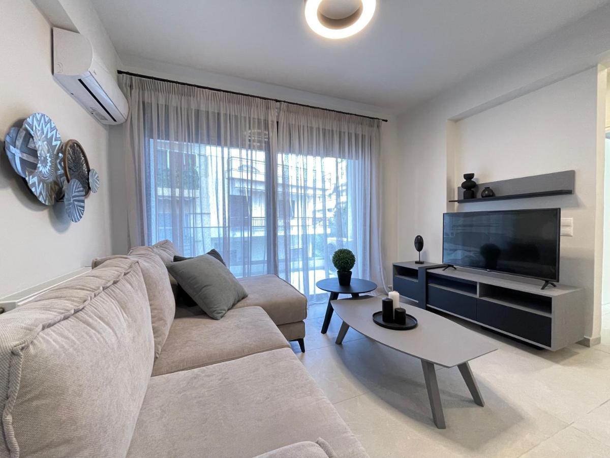 Gleaming Apartments Near Athens Metro Mall Bagian luar foto