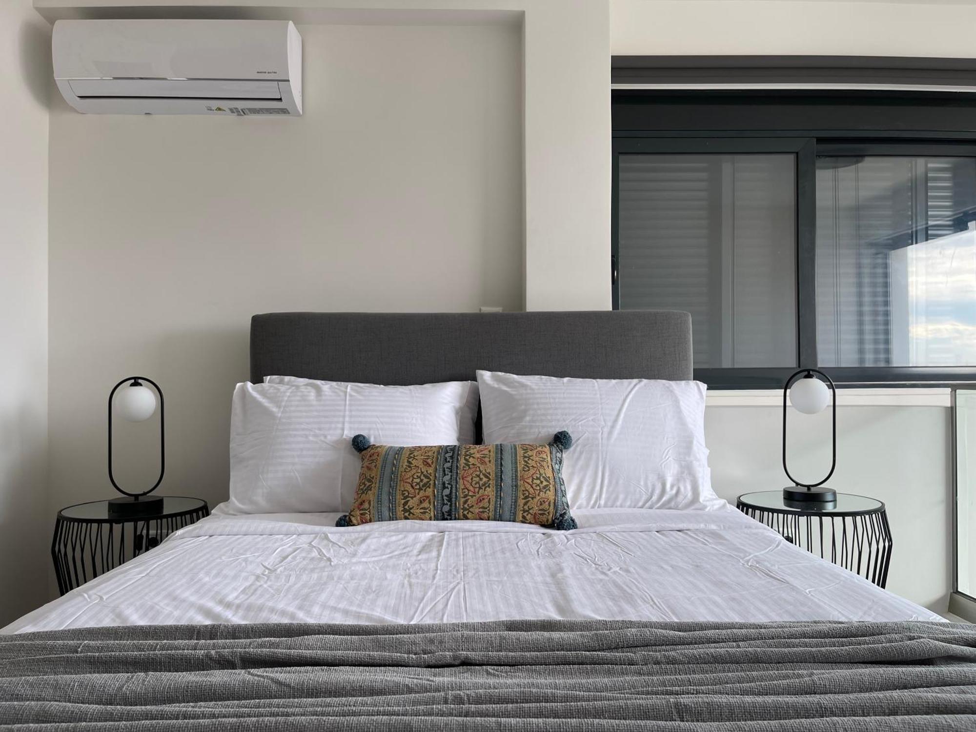 Gleaming Apartments Near Athens Metro Mall Bagian luar foto