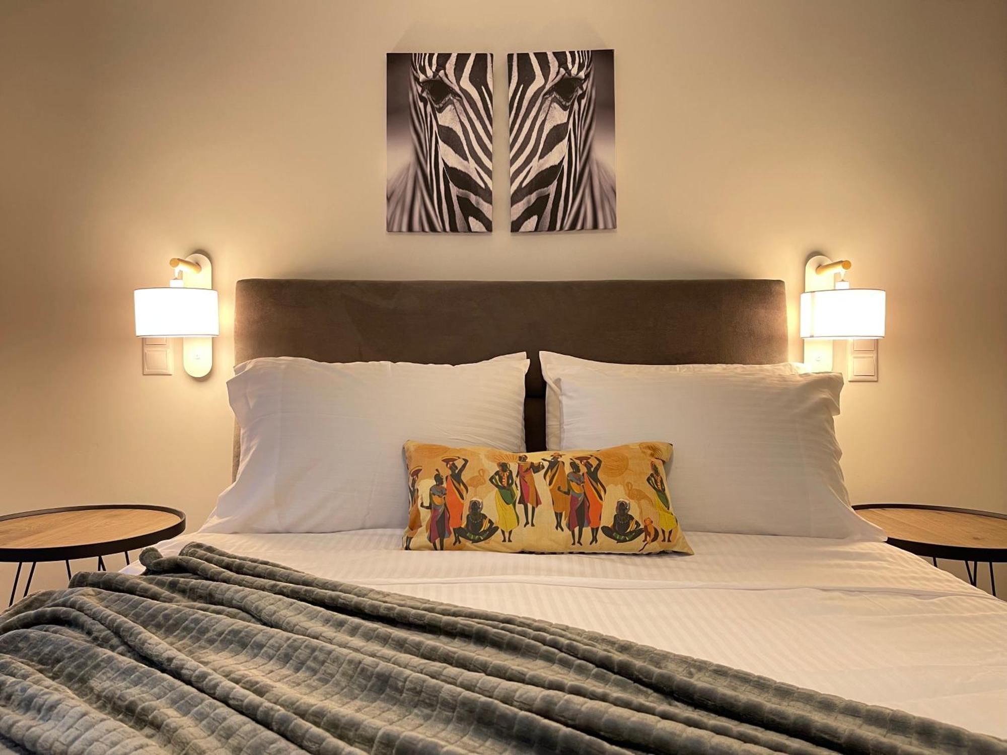 Gleaming Apartments Near Athens Metro Mall Bagian luar foto