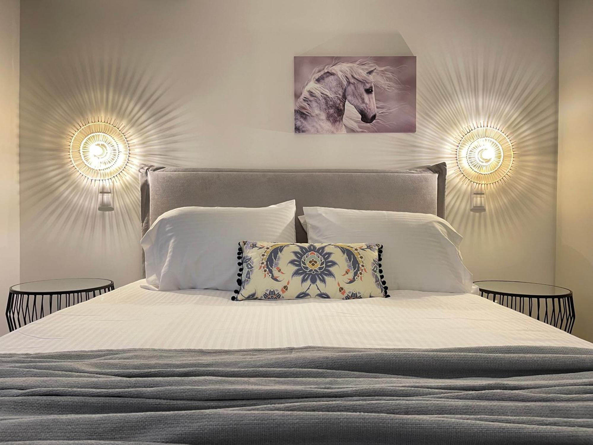 Gleaming Apartments Near Athens Metro Mall Bagian luar foto